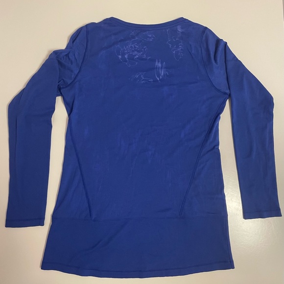 The North Face Women’s Blue Patterned Long Sleeve Shirt - Picture 2 of 9